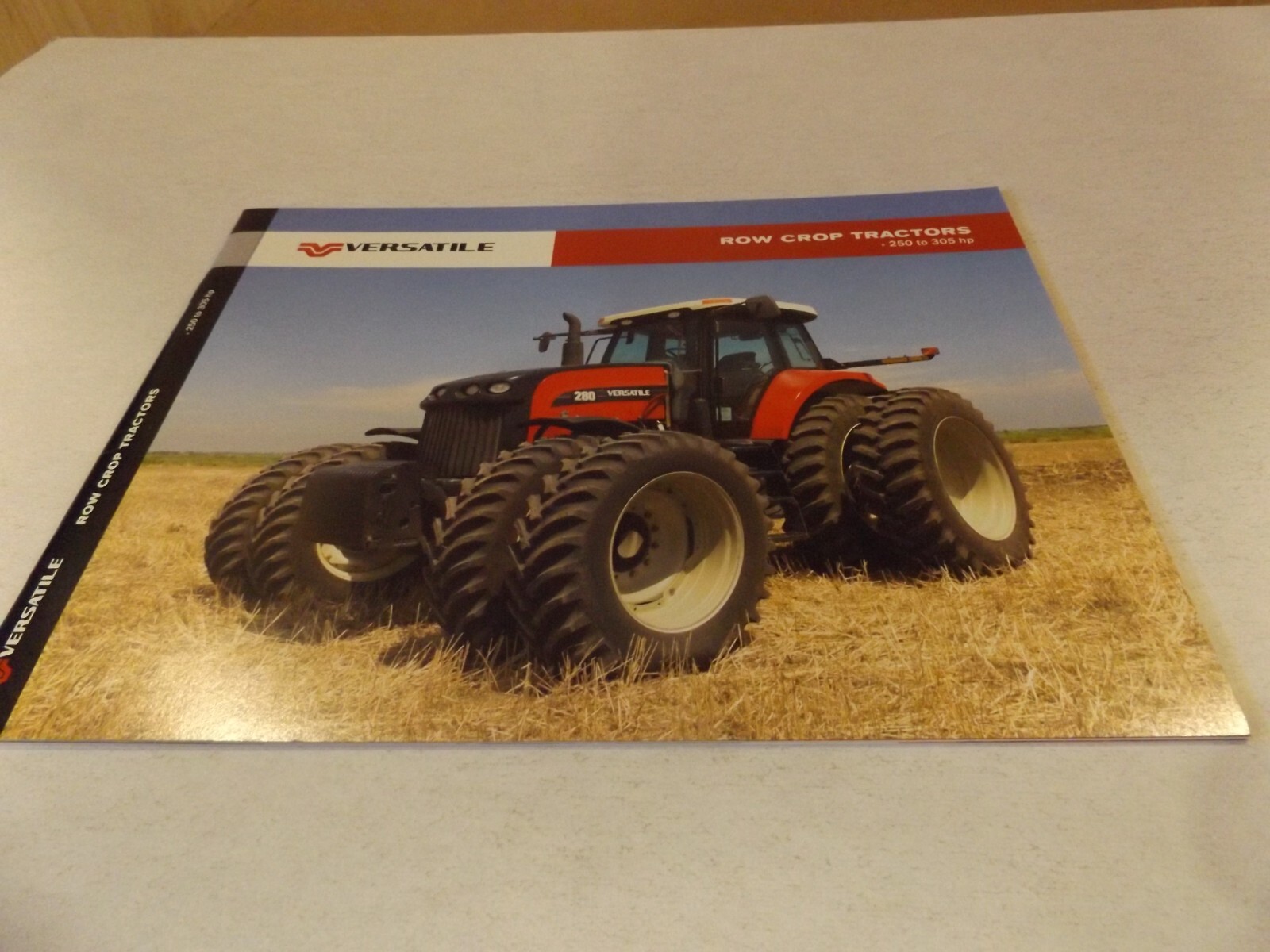 Versatile Row Crop 250-305 hp, Tractor Brochure 2010 102010-10000 P/N 89007313