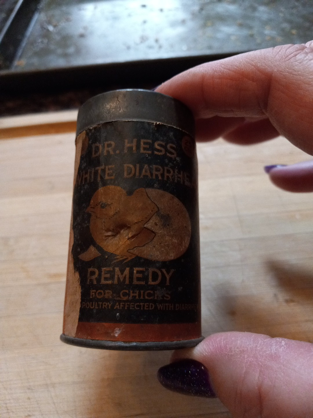 Antique Empty Tin Can 1926 Dr. Hess White Diarrhea Remedy for Chicks .25