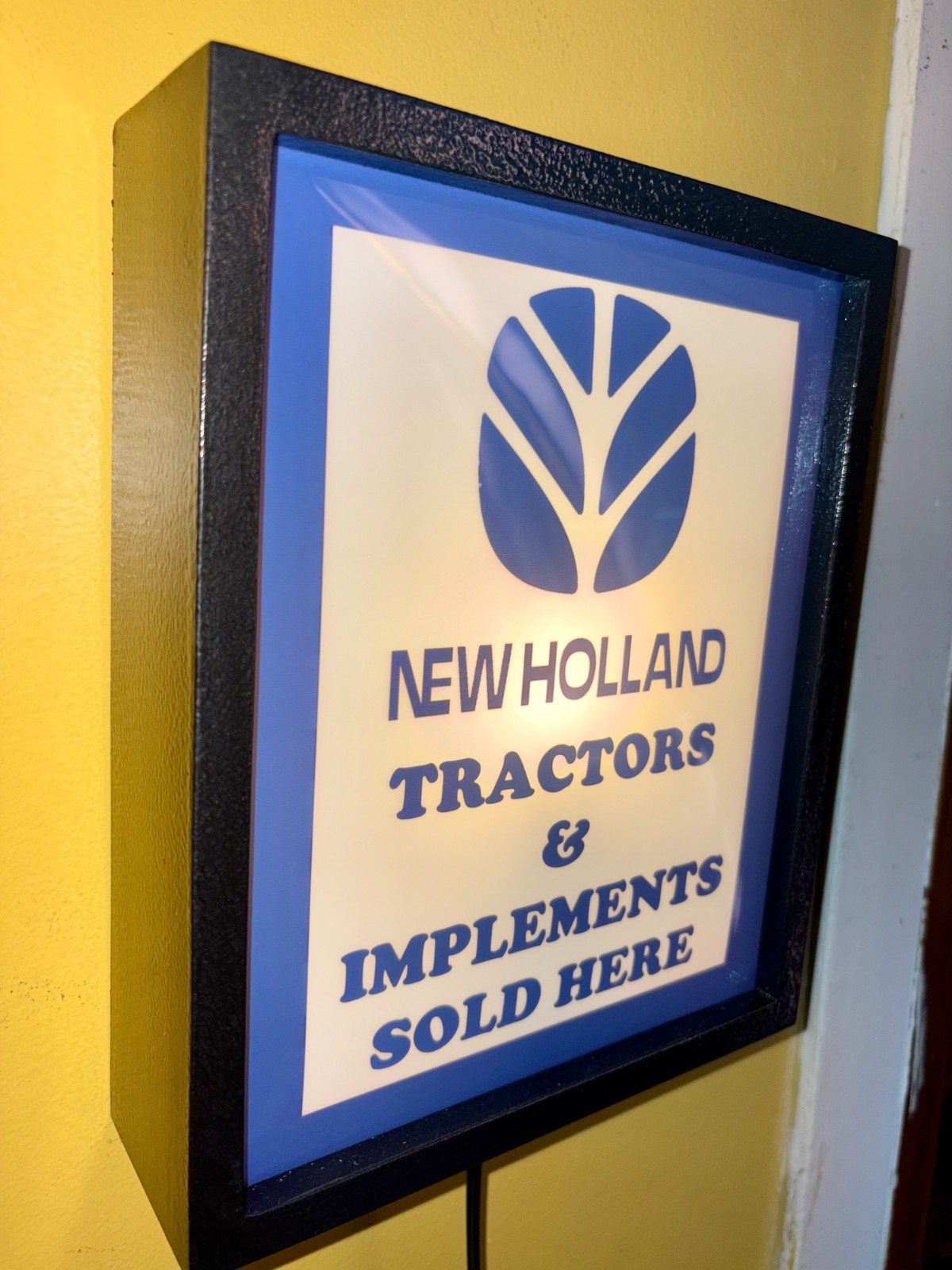 New Holland Farm Tractors Barn Dealer Garage Retro Advertising Lighted Sign