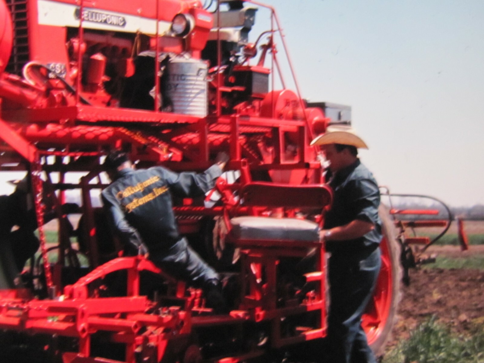 6 PHOTO SLIDES FARM VEGETABLE CROPS MACHINE CELLUPONIC SYSTEM MULCHING 1970’S