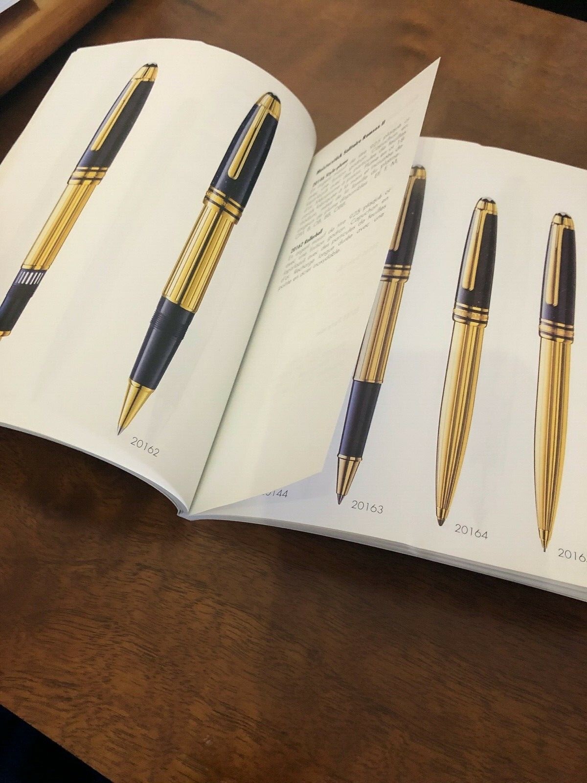 MONT BLANC, MONTBLANC BOOKLET FRENCH 97 PAGES PENSER A L’ESSENTIEL