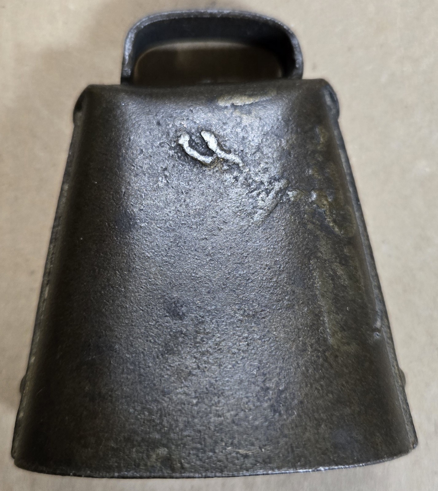 Rare Antique Advertising Miniature Cow Bell Metcalf Co Men’s Outfitters Decal