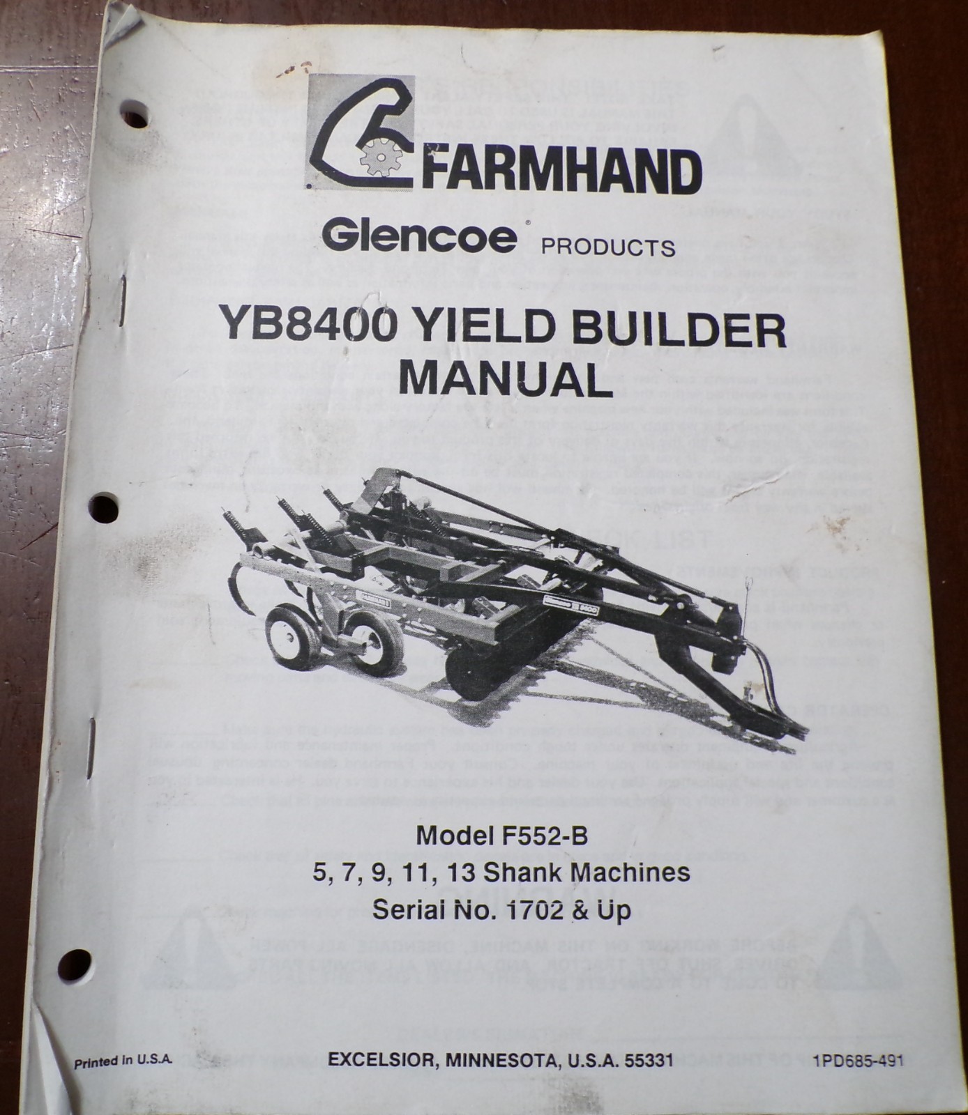 Farmhand YB8400 Yield Builder, model F552-B Operator’s/Parts Manual 1991