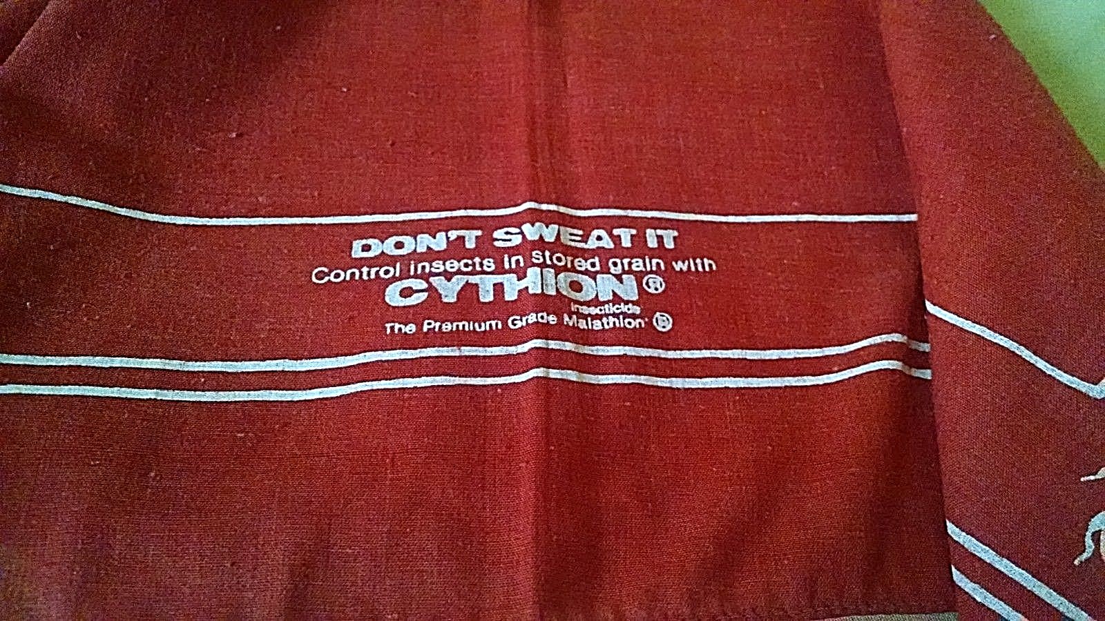 CYTHION SCARF RED WHITE CLOTH DON’T SWEAT IT STORED GRAIN AGRICULTURE PROMO.
