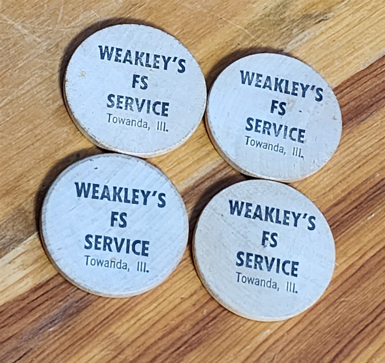 (4) VINTAGE WEAKLET’S FS SERVICE TOWANDA ILL WOODEN NICKELS 1.5″ ACROSS