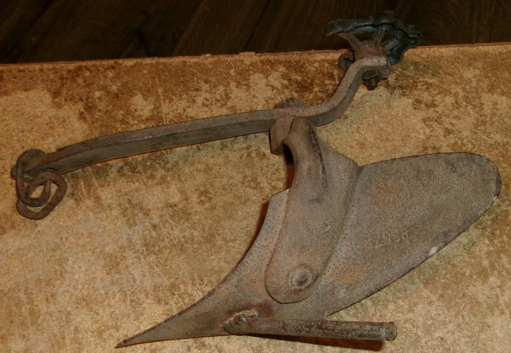 14″ L handmade replica one bottom horse drawn plow has rust in good shape used