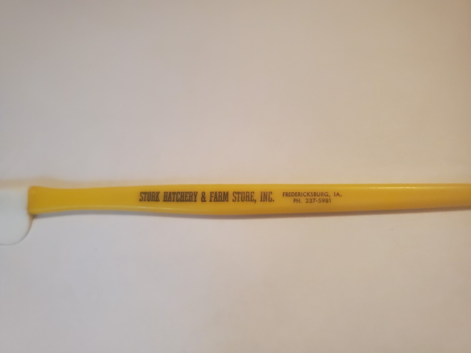 10″ plastic spatula stork hatchery Fredericksburg iowa drape welp line layers