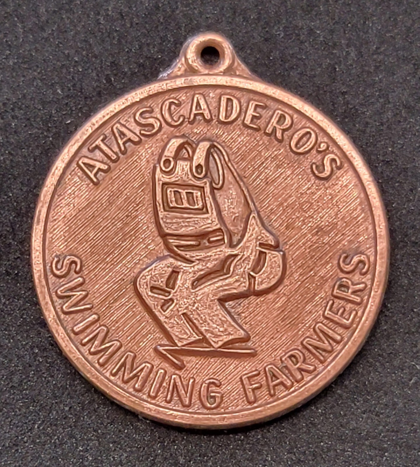 ATASCADERO’S SWIMMING FARMERS ATASCADEROS CALIFORNIA MEDAL FOB