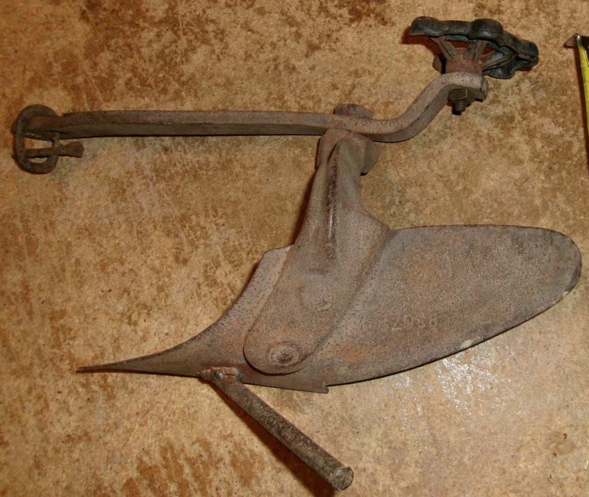 14″ L handmade replica one bottom horse drawn plow has rust in good shape used