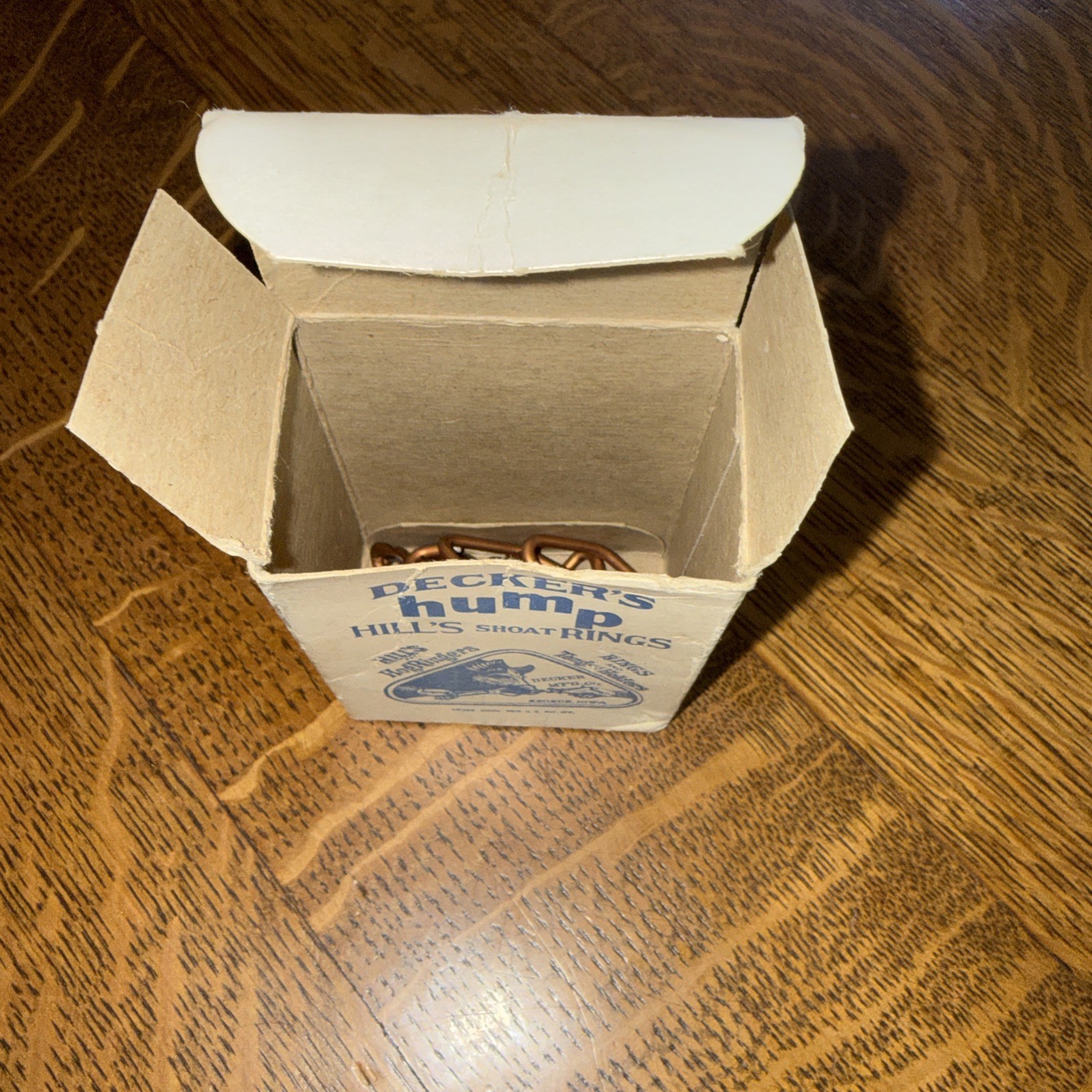 Vintage Decker’s Hump Shoat Hog Rings Box Iowa Advertising