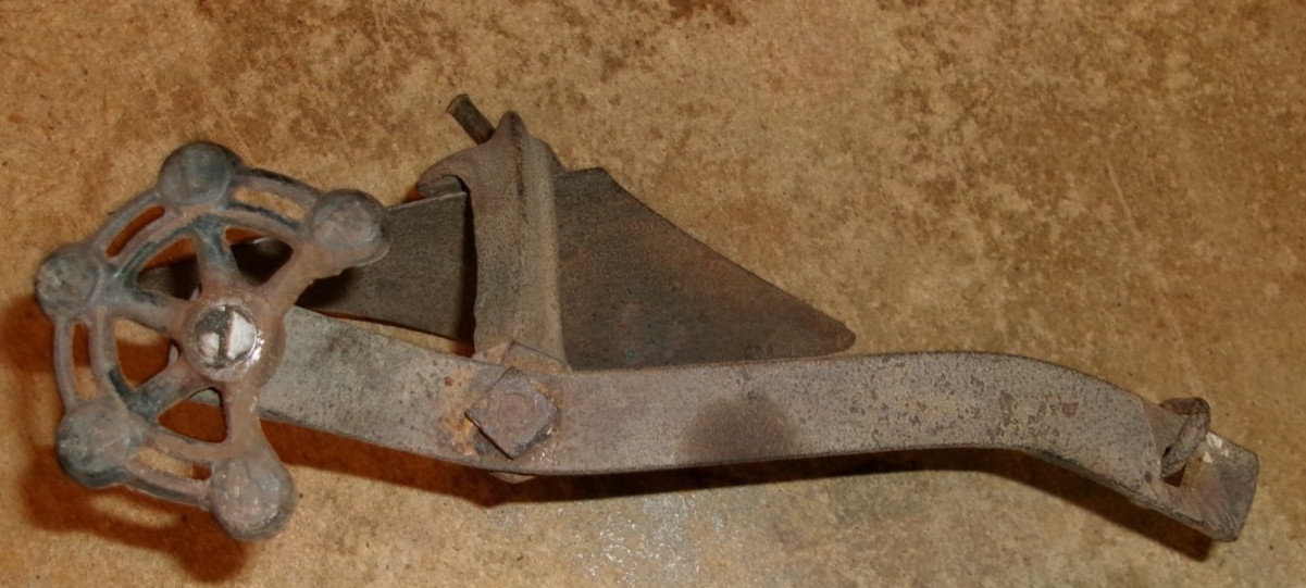 14″ L handmade replica one bottom horse drawn plow has rust in good shape used