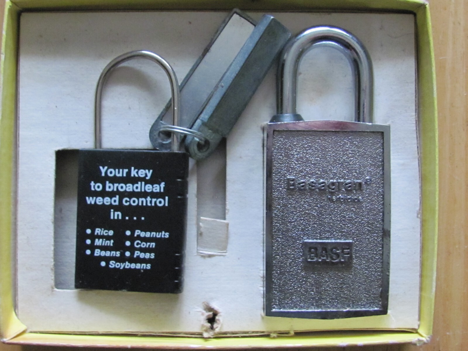 BASF BASAGRAN HERBIZIDE FARM WEED CONTROL IN CORN RICE ADVERTISING LOCK SET