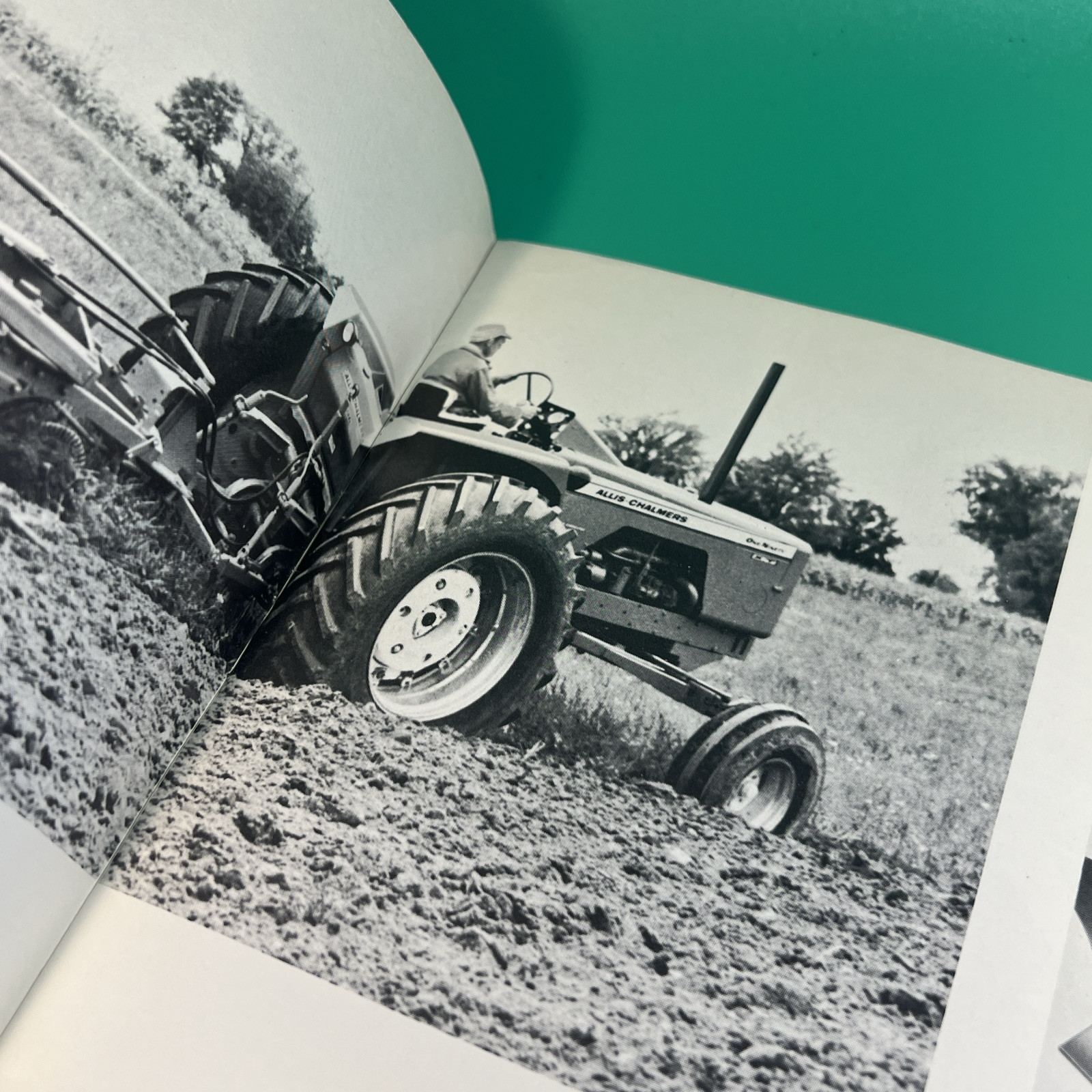Allis Chalmers Moldboard Plows For 1967 Brochure AMIL21