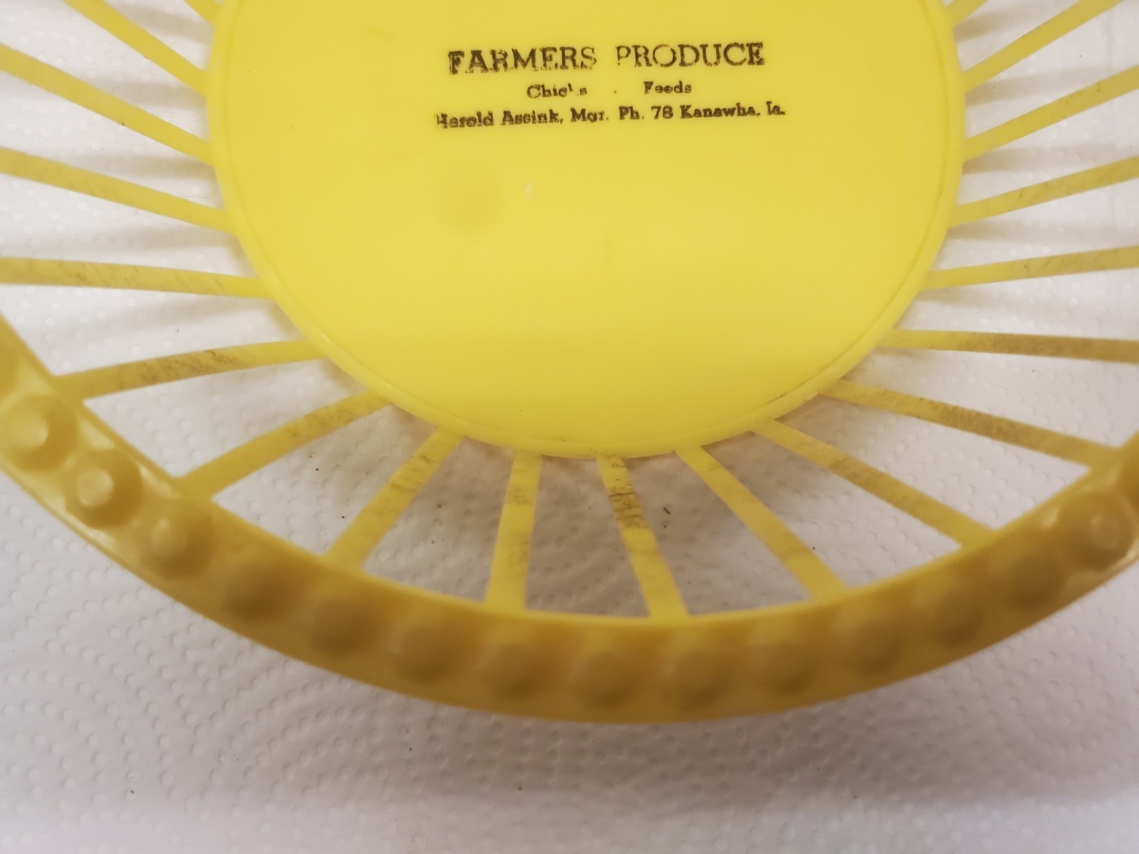 9″ Yellow Plastic Basket Farmers Produce Kanawha Iowa Harold Assink Chicks Feeds