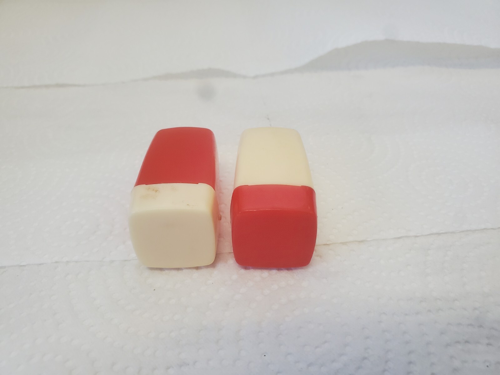 Small Plastic Salt & Pepper Shakers Nuss Hatchery Better Chicks Waverley Iowa