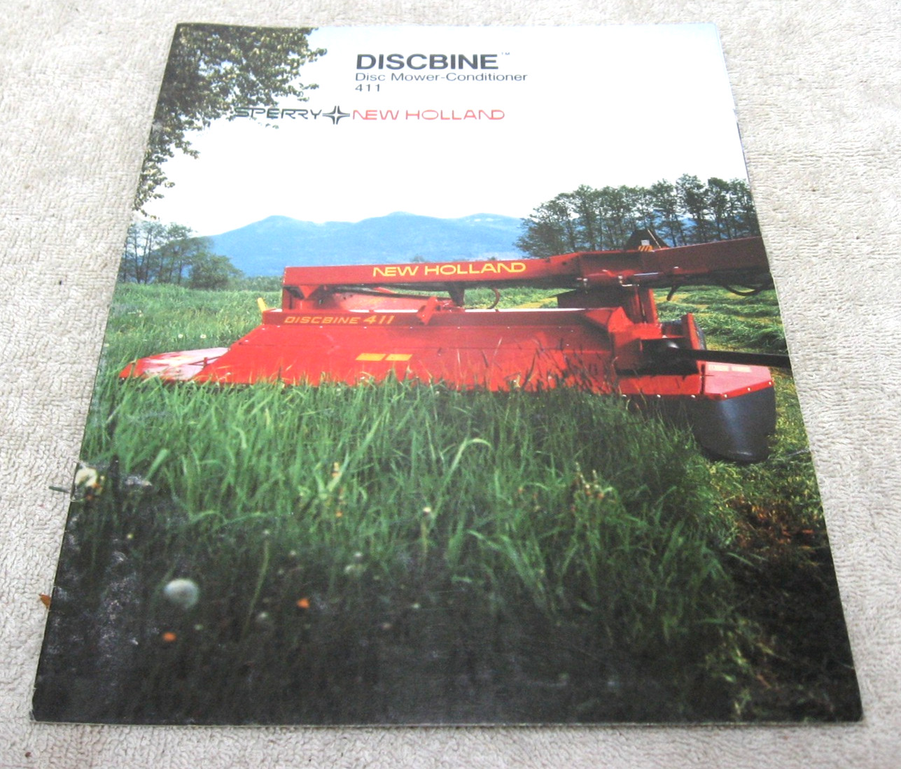 VINTAGE 1984 NEW HOLLAND TRACTOR DISCBINE MOWER CONDITIONER BROCHURE 411