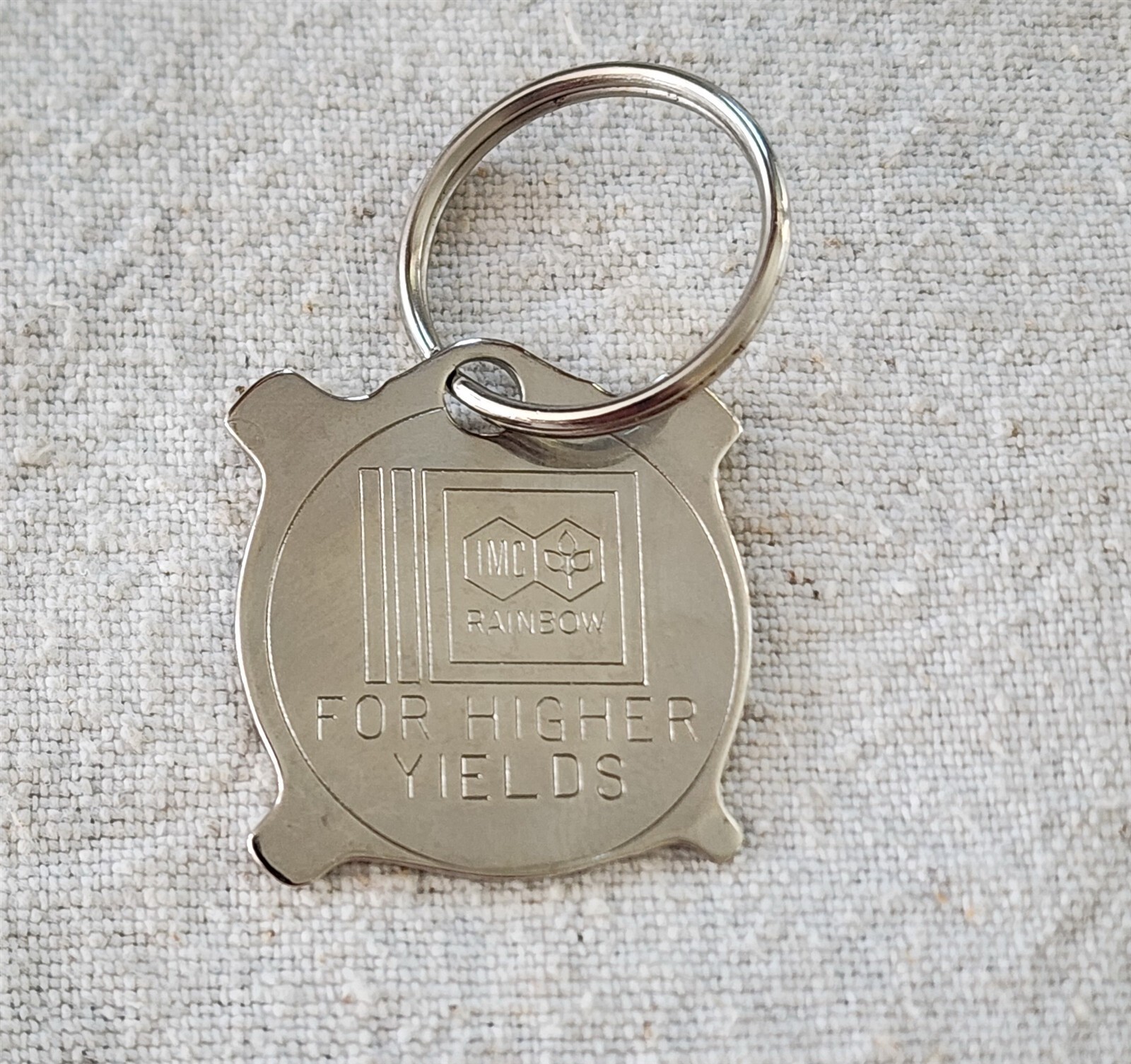 VINTAGE ALL METAL 4 IN 1 TOOL KEYCHAIN FOB IMC SUPER RAINBOW FERILIZER 1.25″