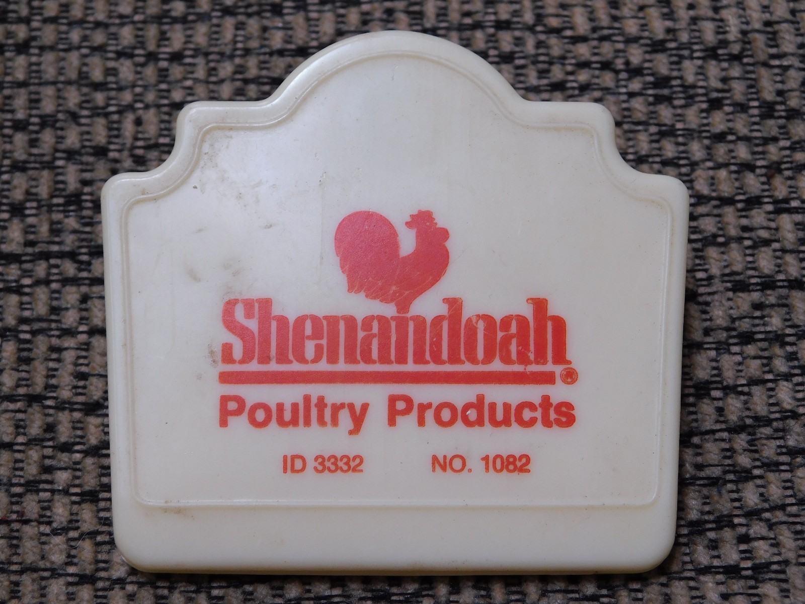 2.75″ Vintage Shenandoah Poultry Products Advertising Clip Plastic