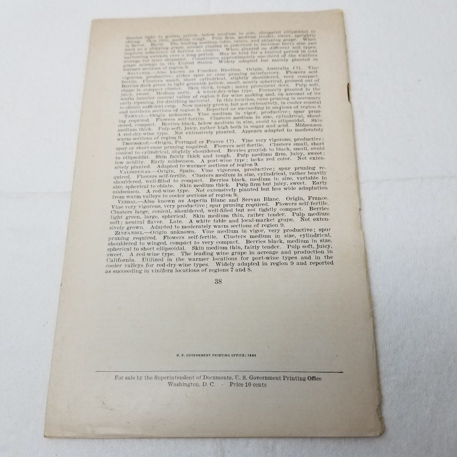 Grapes for Different Regions 1943 Farmers’ Bulletin Booklet 1936 USDA Photos