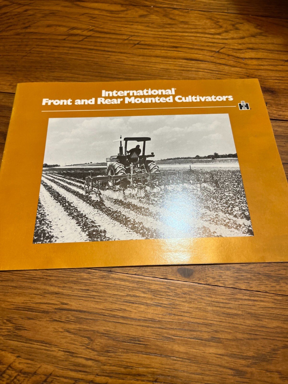 International Harvester Front & Rear Mounted Cultivators For 1972 Brochure FCCA
