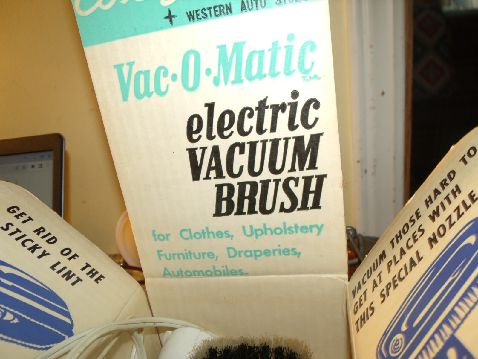 VTG WESTERN AUTO WIZARD ”VAC-O-MATIC” eletric VACUUM BRUSH