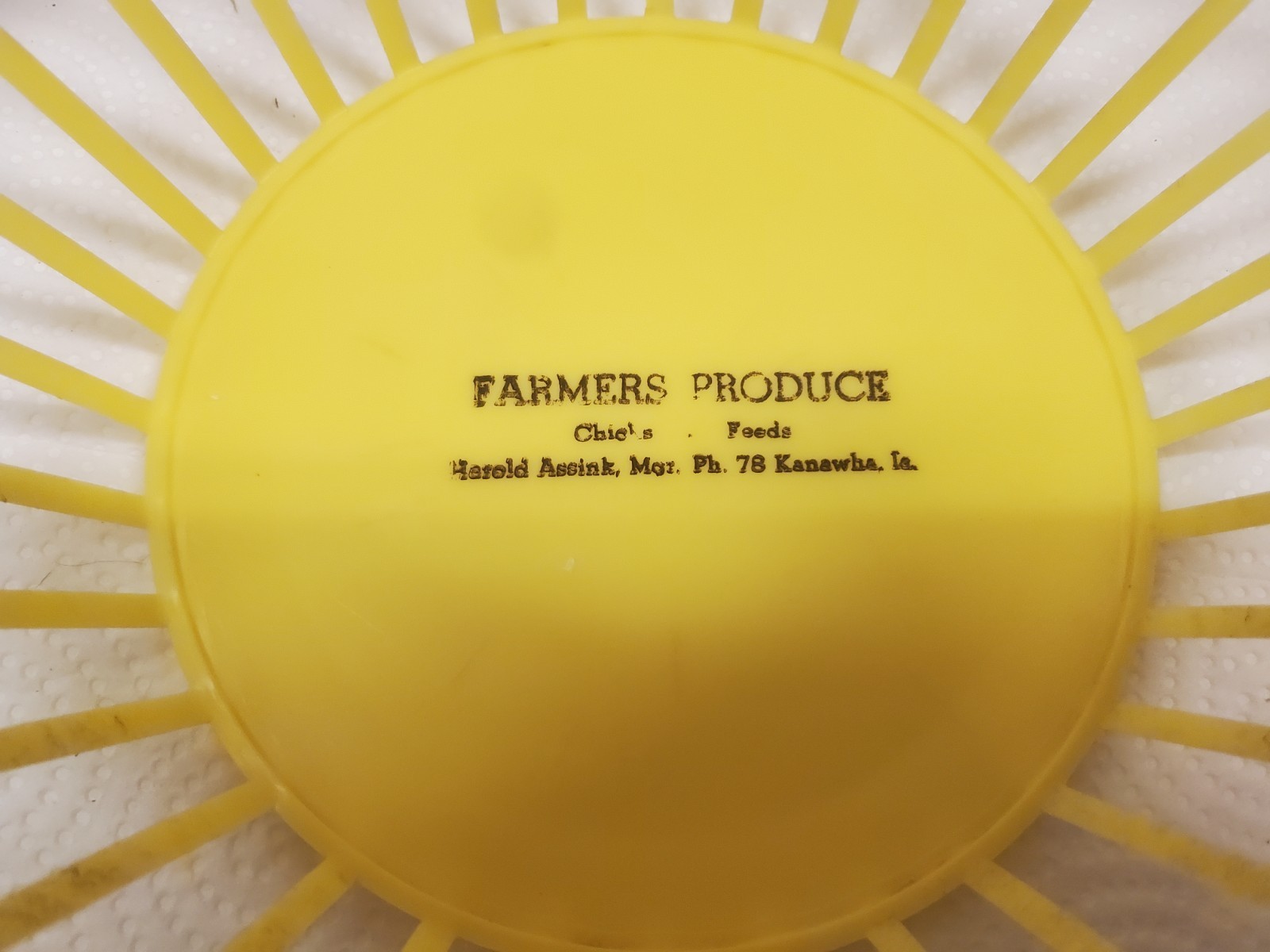 9″ Yellow Plastic Basket Farmers Produce Kanawha Iowa Harold Assink Chicks Feeds