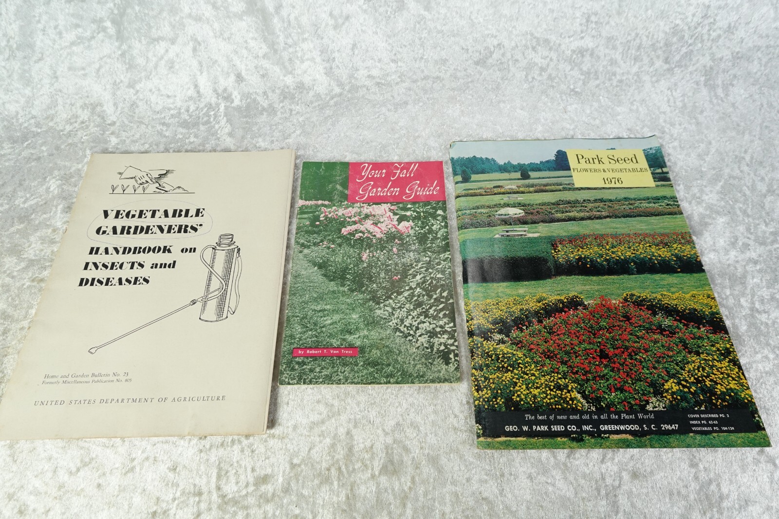 3 Vintage 1953, ’55 Vegetable Flower Gardener Handbooks Park Seed Catalog 1976