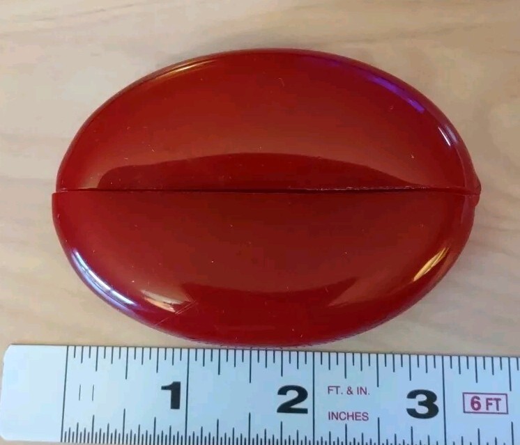 Universal CO-OP ASSN Vintage 1970’s Red Oval Vinyl Coin Pouch Lebanon,Wis
