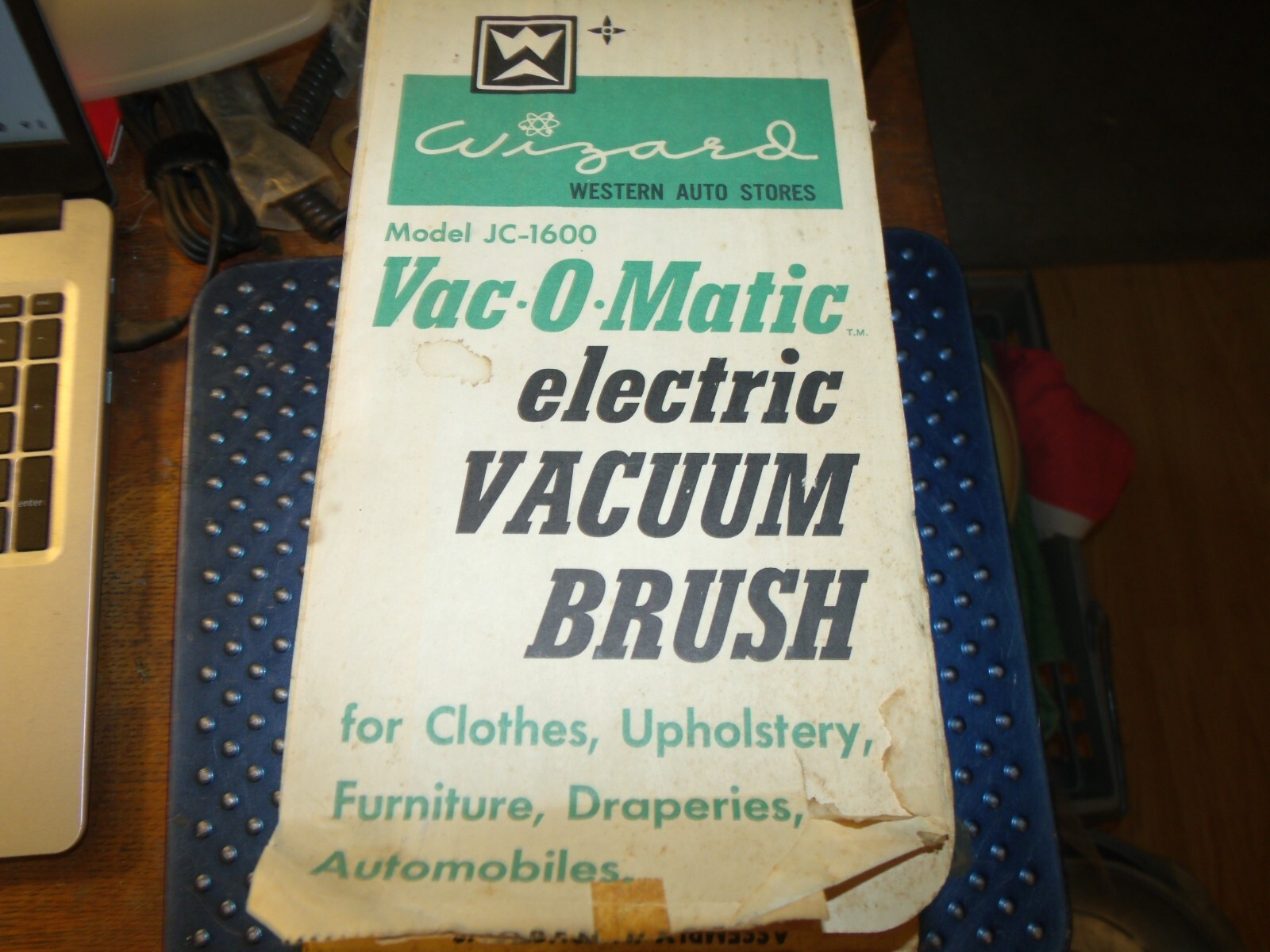 VTG WESTERN AUTO WIZARD ”VAC-O-MATIC” eletric VACUUM BRUSH