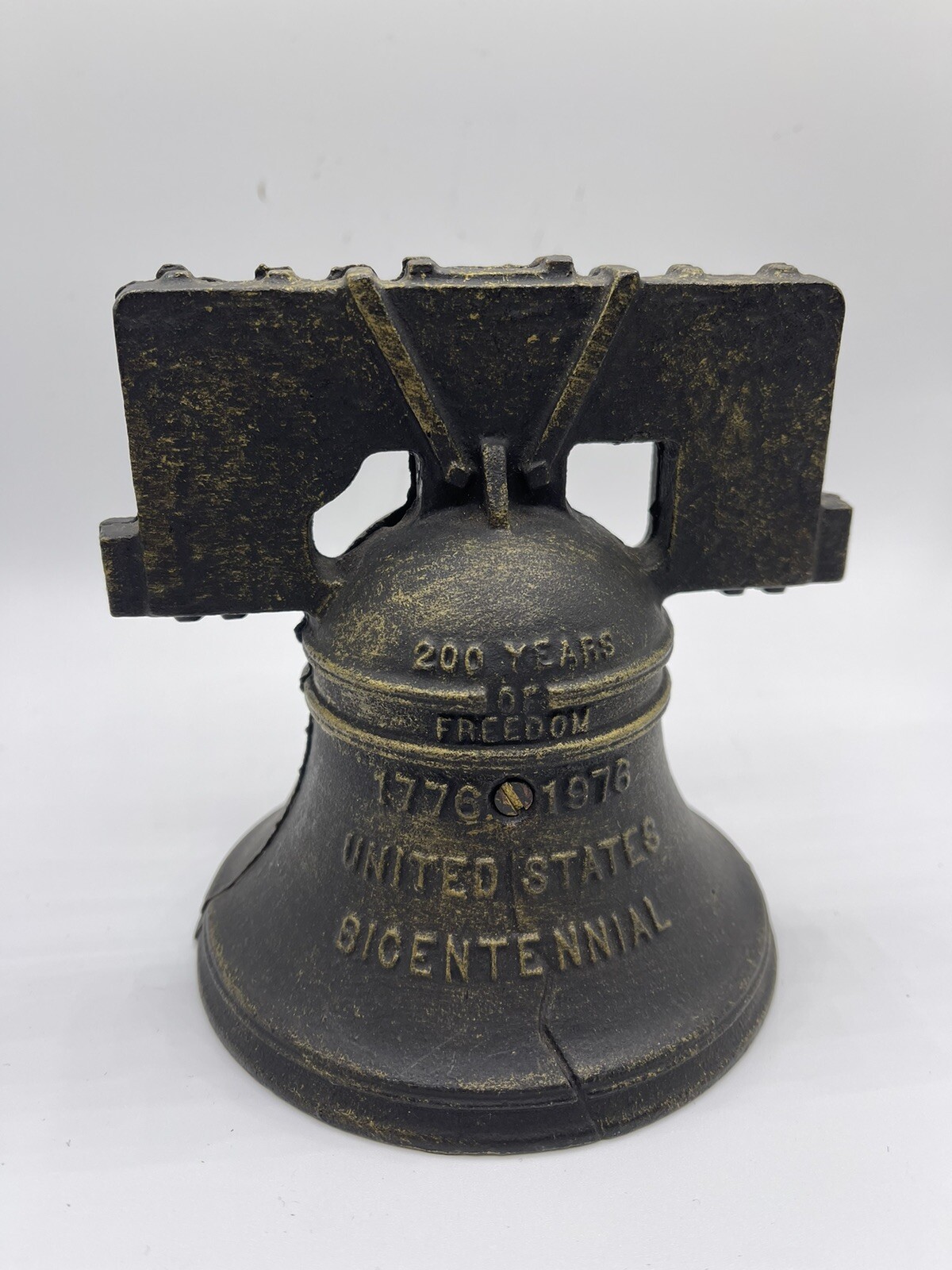 Sperry New Holland Farm Tractor 1976 Belleville Foundry Cast Liberty Bell Bank