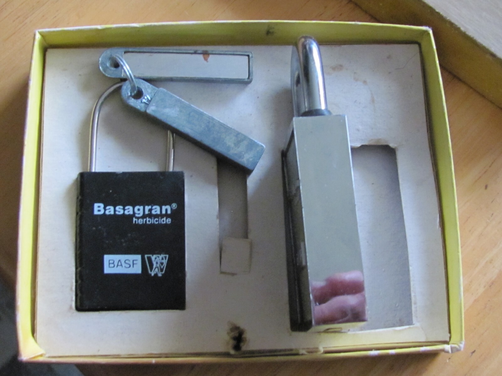 BASF BASAGRAN HERBIZIDE FARM WEED CONTROL IN CORN RICE ADVERTISING LOCK SET