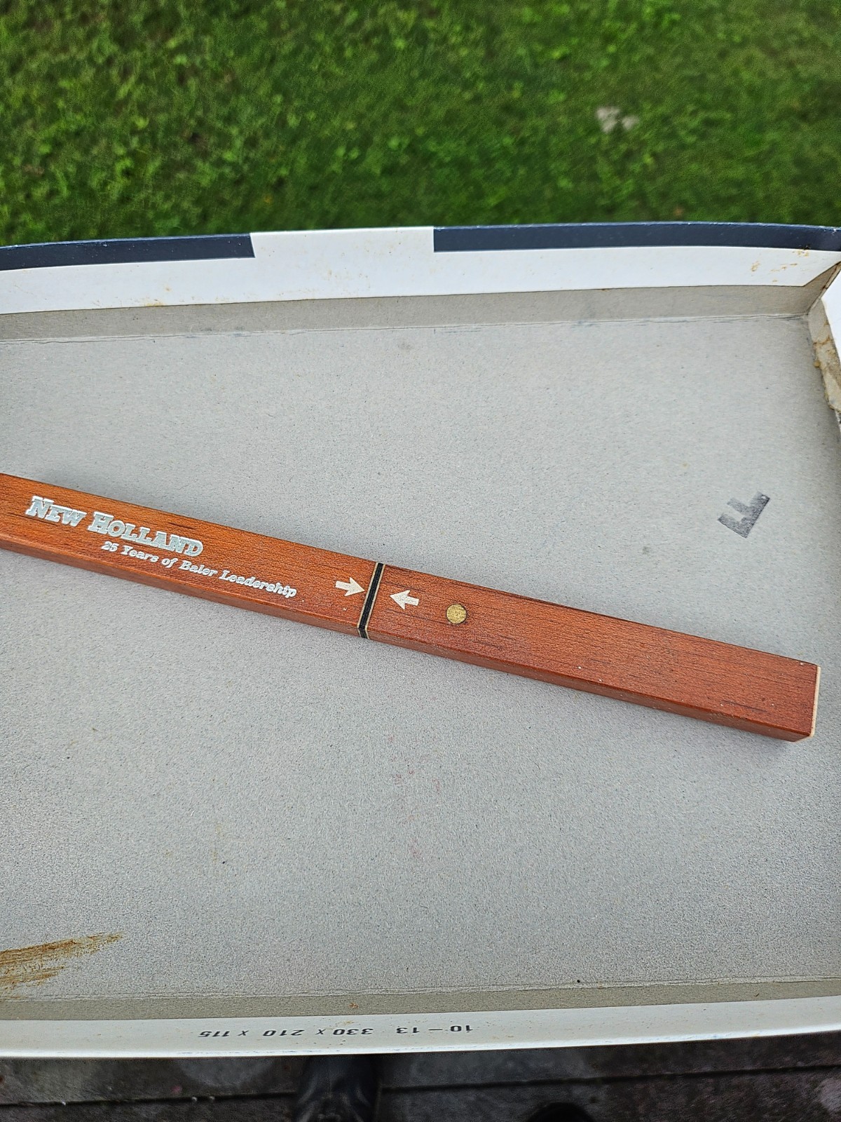 Vintage New Holland 25 Years of Baler Leadership Floating Fishing Filet Knife
