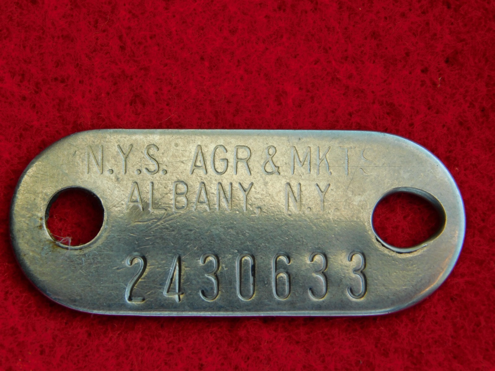 VINTAGE 1 1/2″ ACROSS N.Y.S. AGR & MKTS ALBANY NY METAL ANIMAL TAG