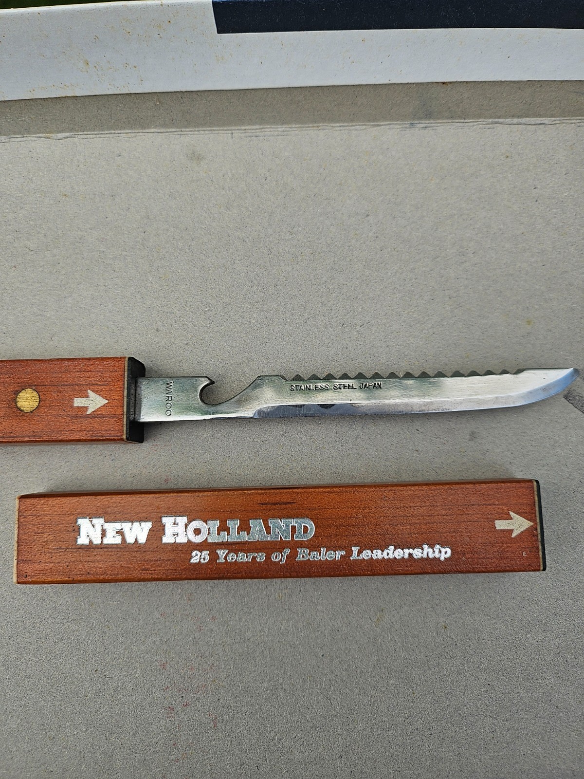 Vintage New Holland 25 Years of Baler Leadership Floating Fishing Filet Knife