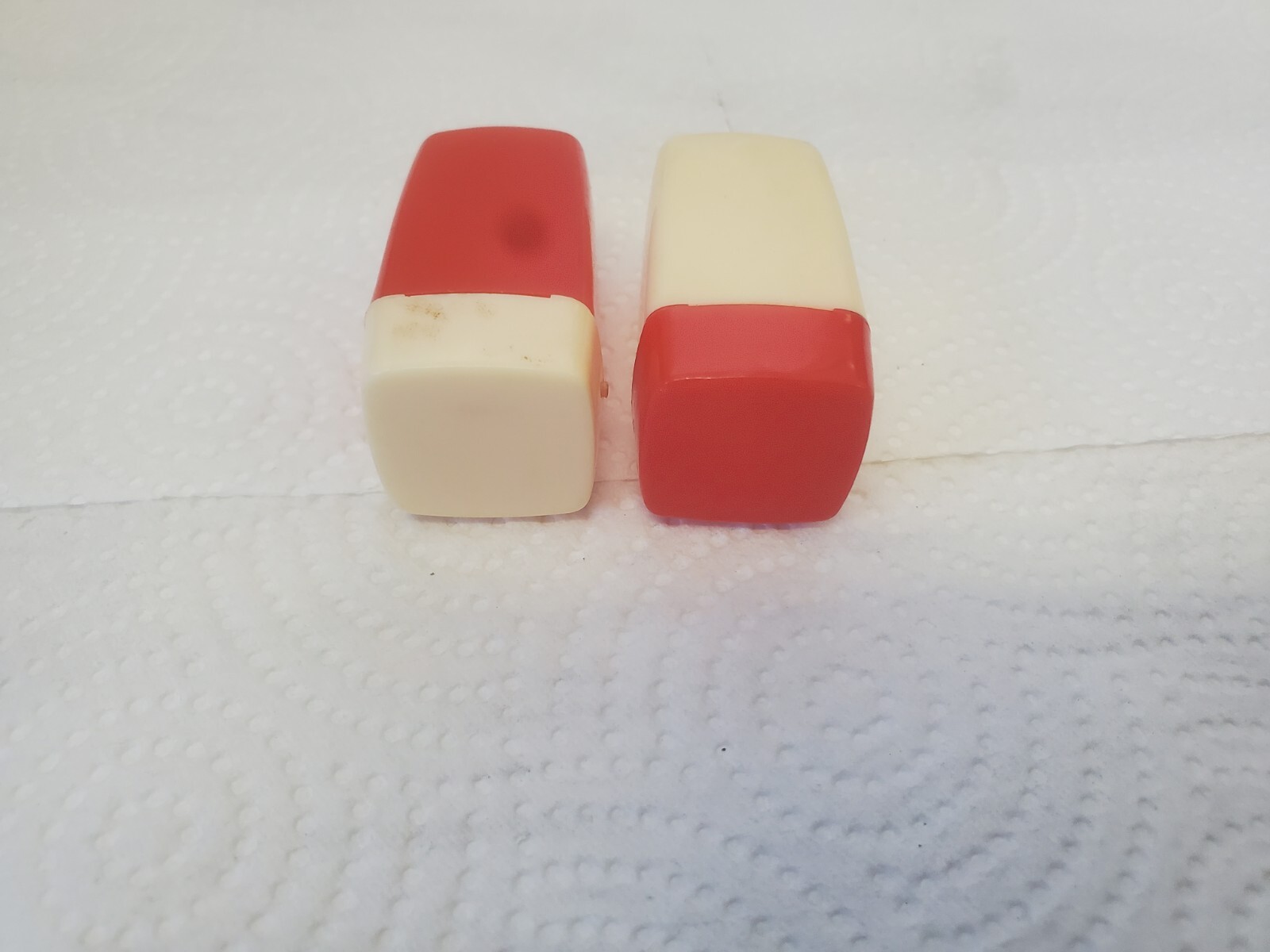 Small Plastic Salt & Pepper Shakers Nuss Hatchery Better Chicks Waverley Iowa