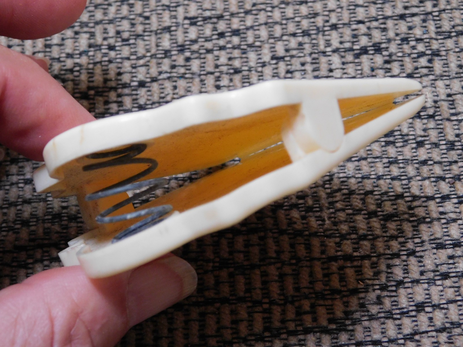 2.75″ Vintage Shenandoah Poultry Products Advertising Clip Plastic