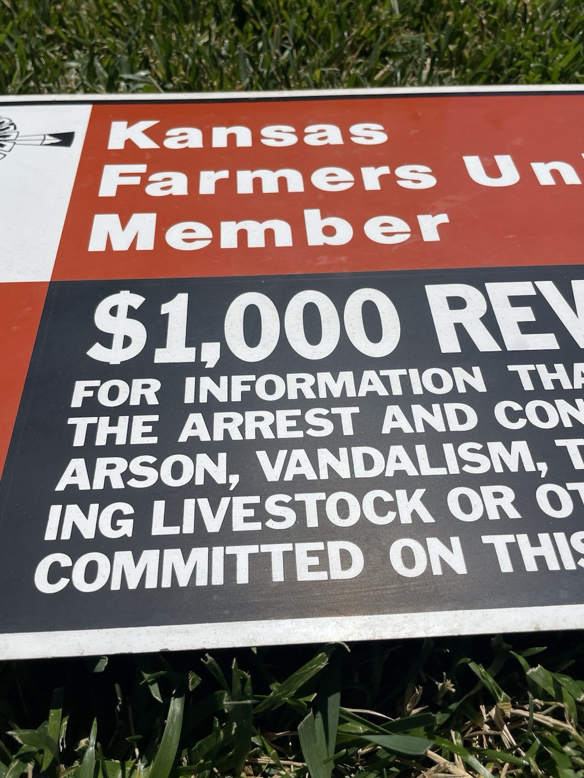 NICE VINTAGE 1970s KANSAS FARMERS UNION METAL WARNING REWARD AG SIGN 18×12″