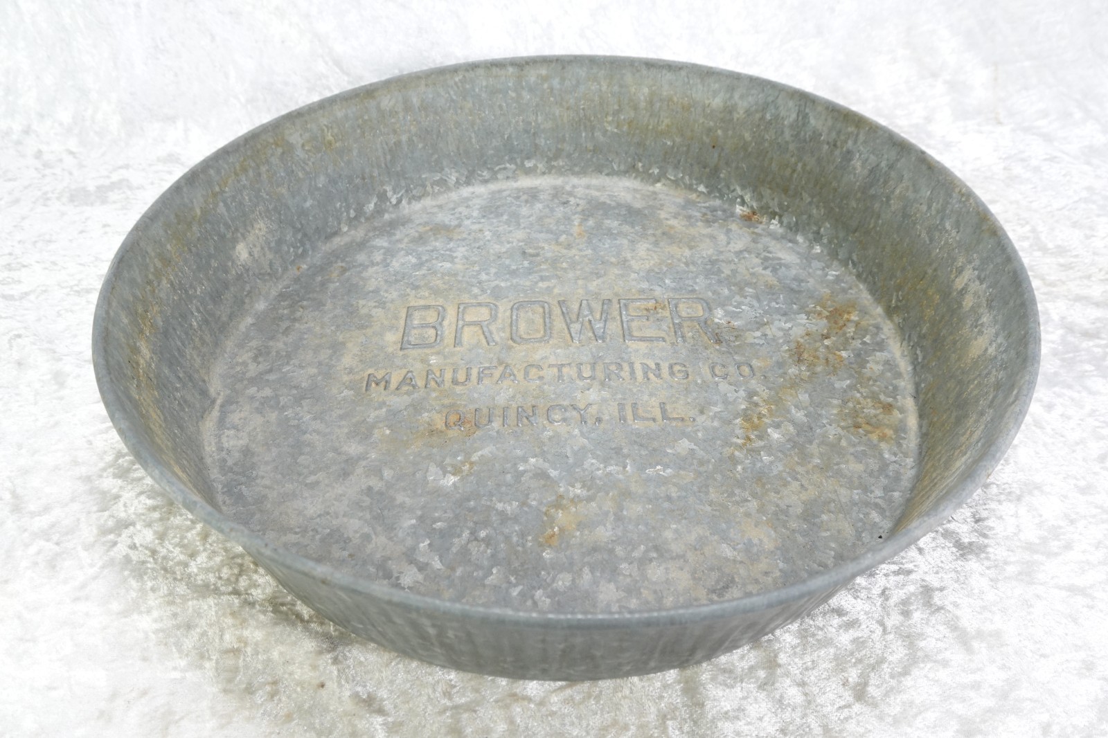 Vintage Brower Manufacturing Co. Quincy, IL 16 3/4″ Galvanized Chicken Feed Pan