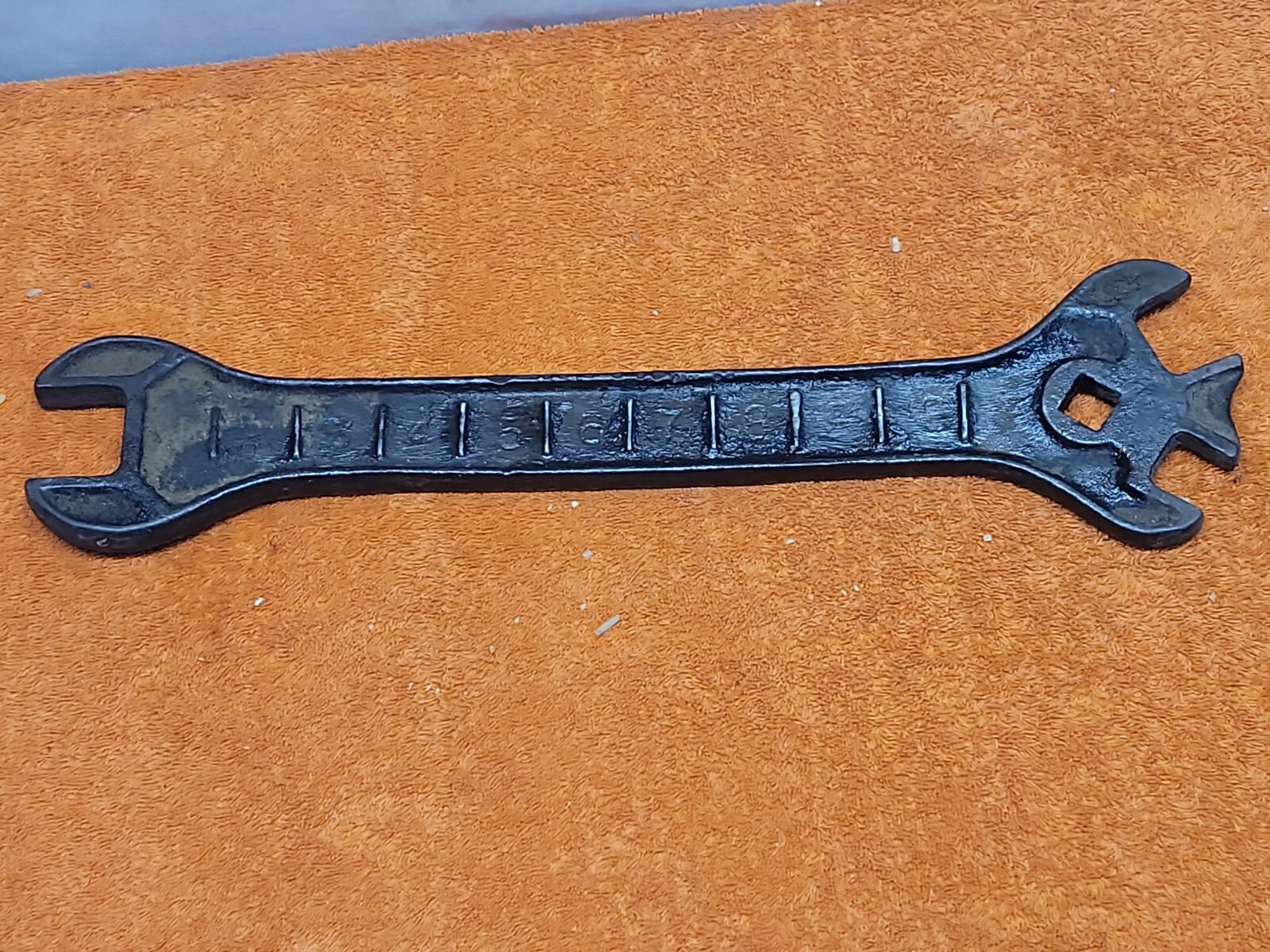 H•Vintage 14″ La Crosse Plow Co. K29 Wrench- Back Side Ruler Marked – Nice