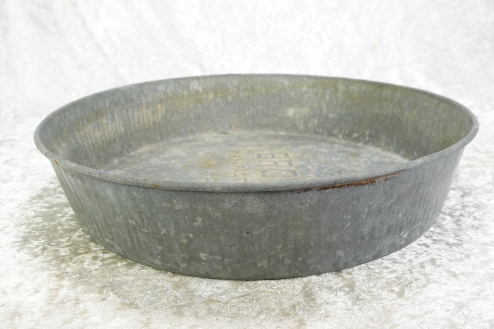 Vintage Brower Manufacturing Co. Quincy, IL 16 3/4″ Galvanized Chicken Feed Pan