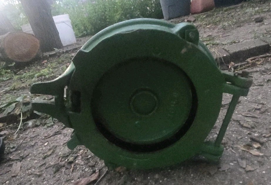 John Deere Moline ILL Cast Iron Corn Planter Seed Box & Lid Farm Sign Y2596 – B