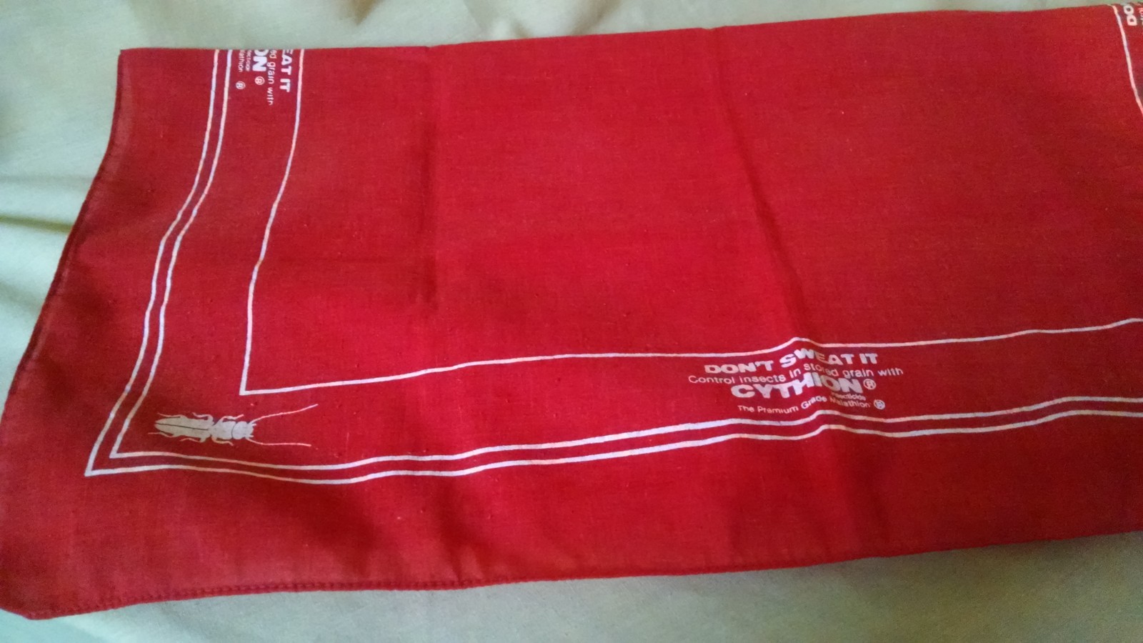 CYTHION SCARF RED WHITE CLOTH DON’T SWEAT IT STORED GRAIN AGRICULTURE PROMO.