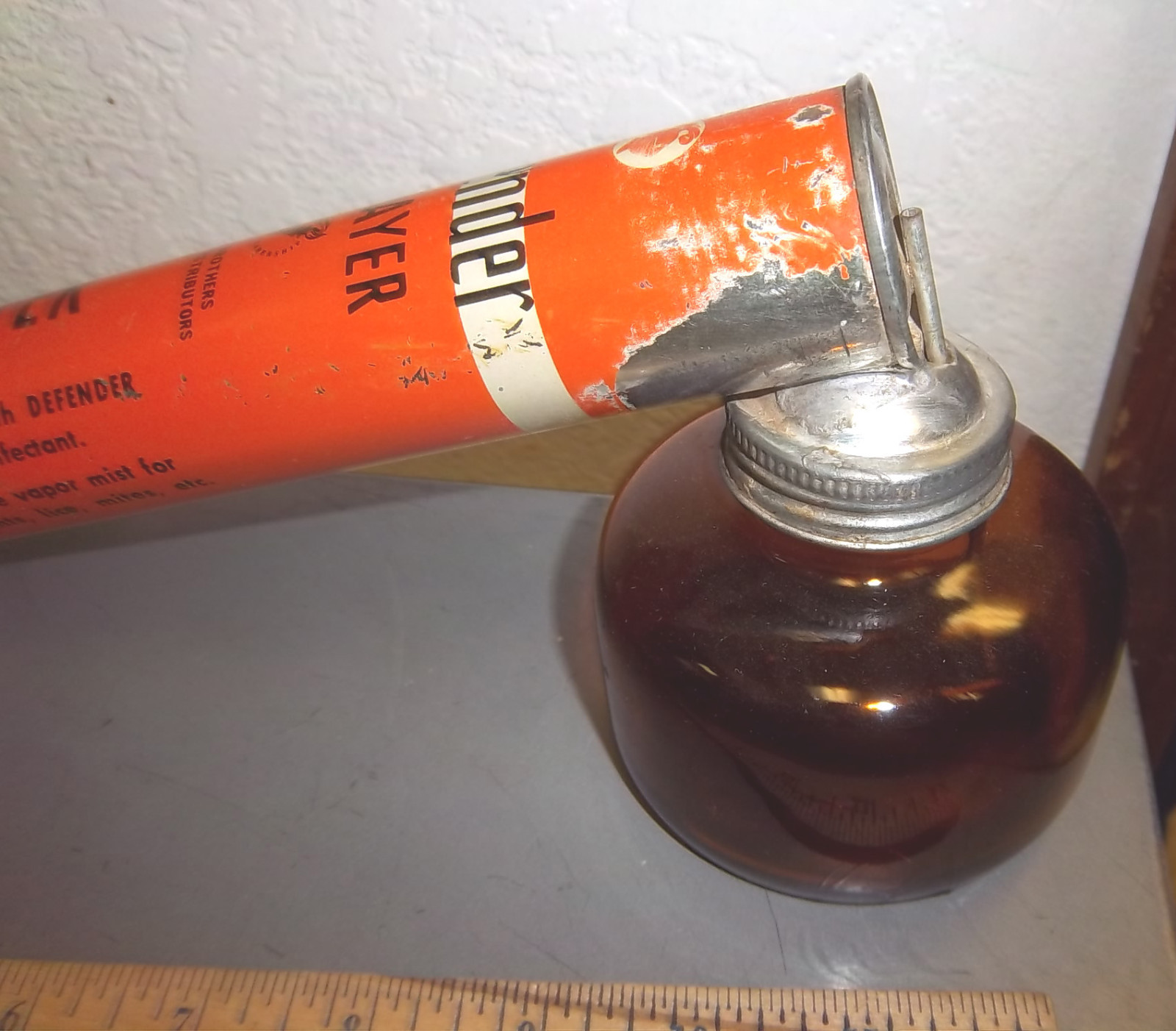 vintage Defender sprayer, wood handle & amber glass container, great colors!!