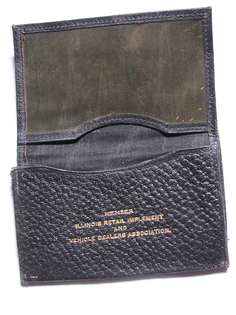 ANTIQUE ADVERTISING WALLET MEMBER IL FARM RETAIL IMPLEMENT & VEHICLE DEALER