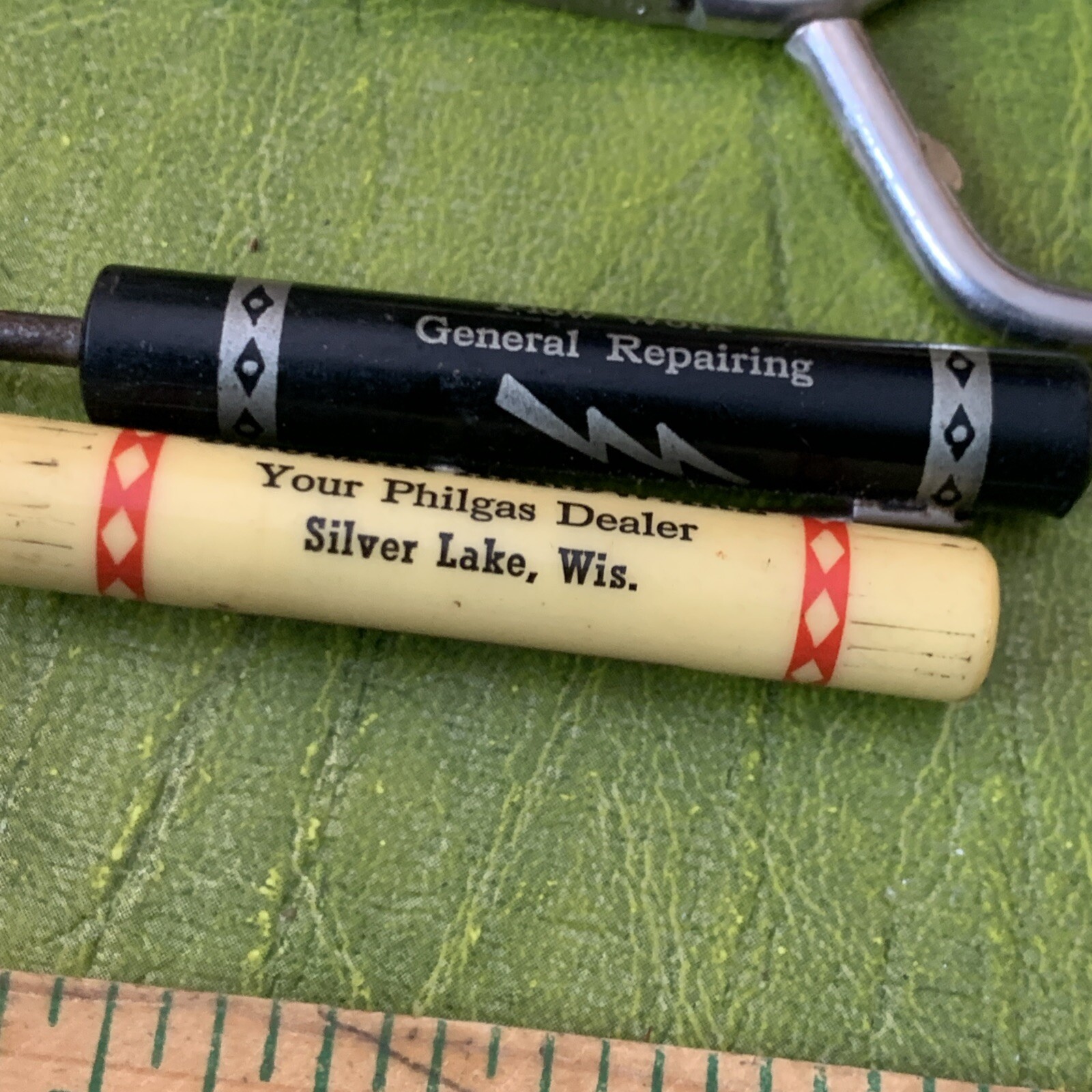 Vintage Wisconsin Pocket SCREWDRIVERS READY TOOL USA Philgas Blacksmith Paint