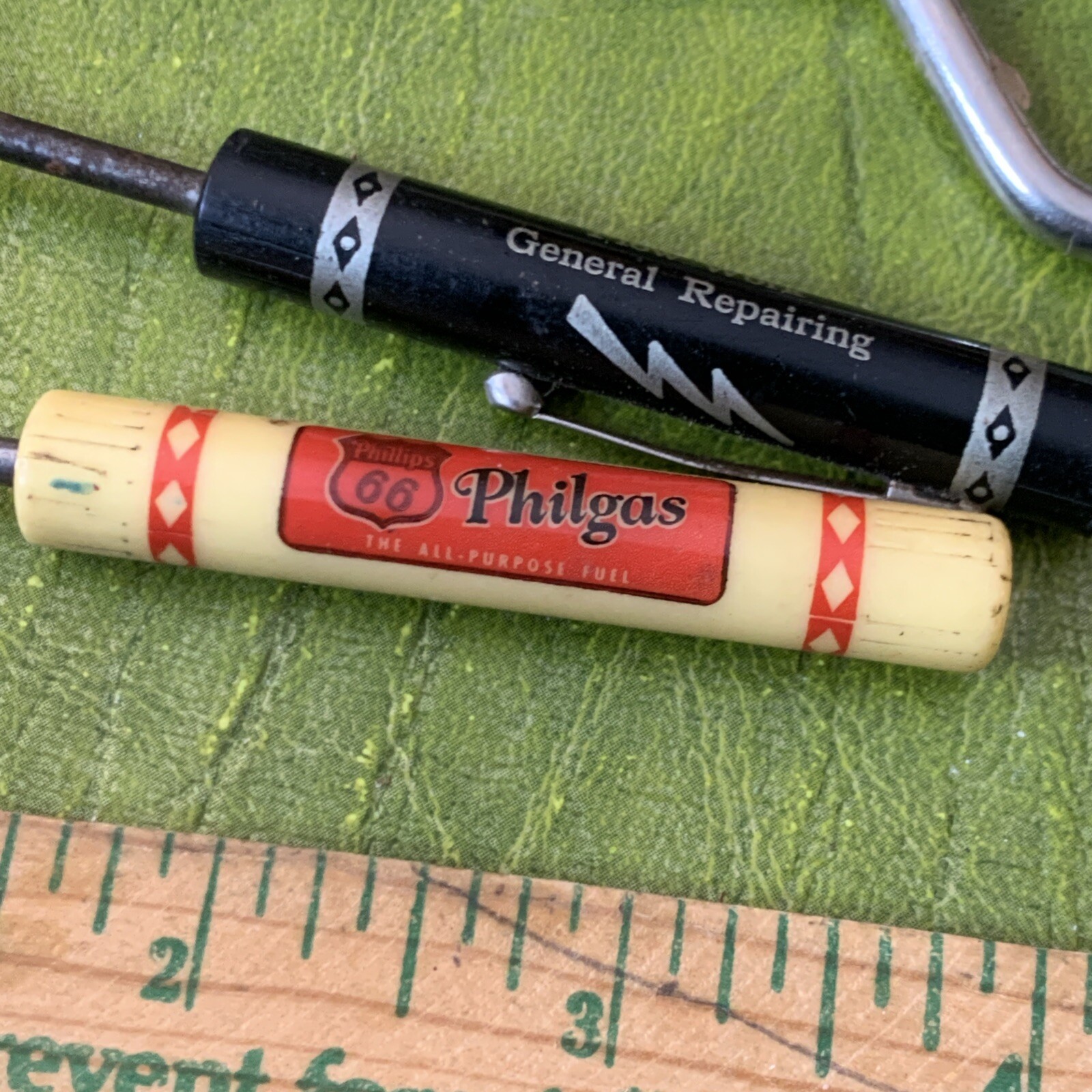 Vintage Wisconsin Pocket SCREWDRIVERS READY TOOL USA Philgas Blacksmith Paint