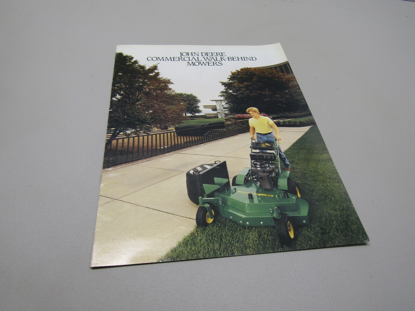 JOHN DEERE COMMERCIAL WALK BEHIND MOWERS DEALER SALES BROCHURE UNKNOWN YEAR