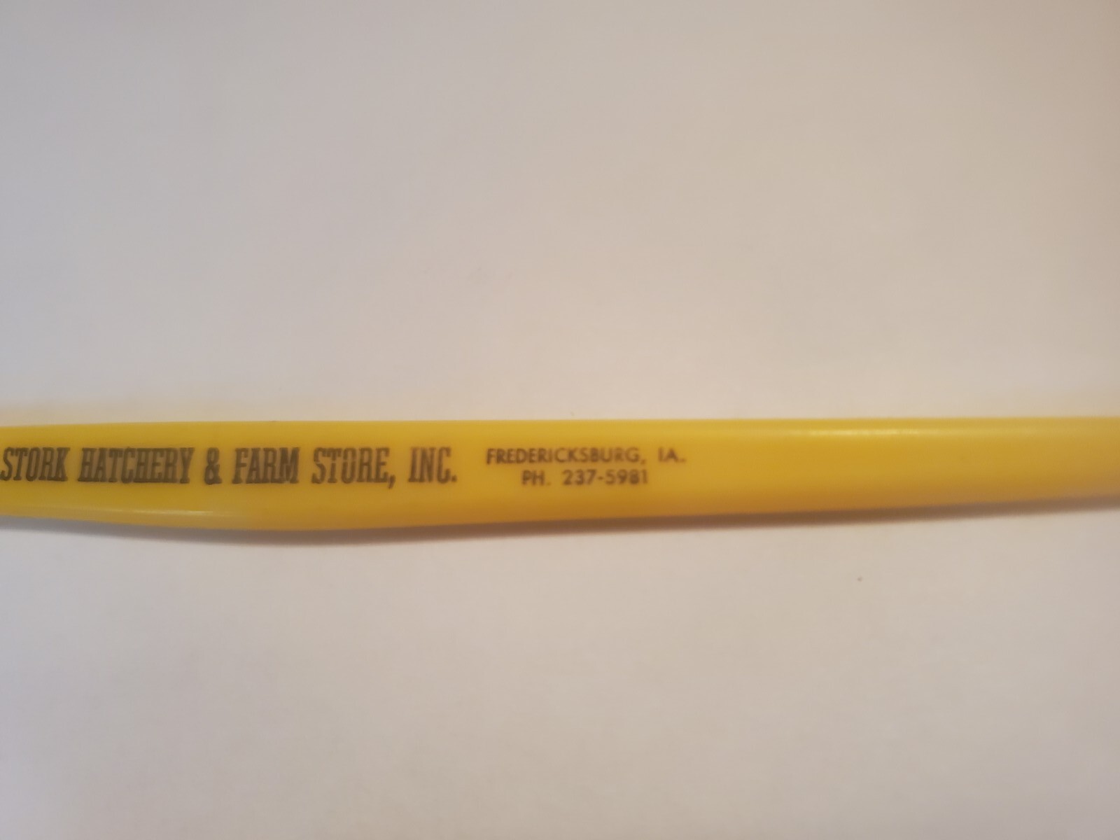10″ plastic spatula stork hatchery Fredericksburg iowa drape welp line layers