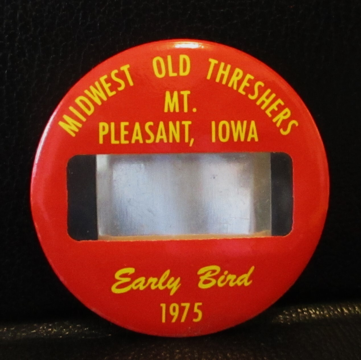 1975 Midwest Thresher Reunion Mt Pleasant IA EARLY BIRD Volunteer Pinback Button