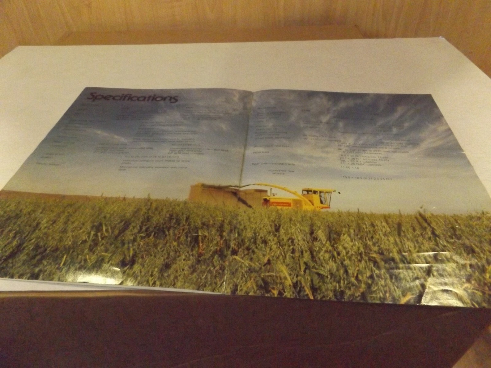 1982 SPERRY NEW HOLLAND SELF-PROPELLED FORAGE HARVESTERS. LIT # 31190020 8-82